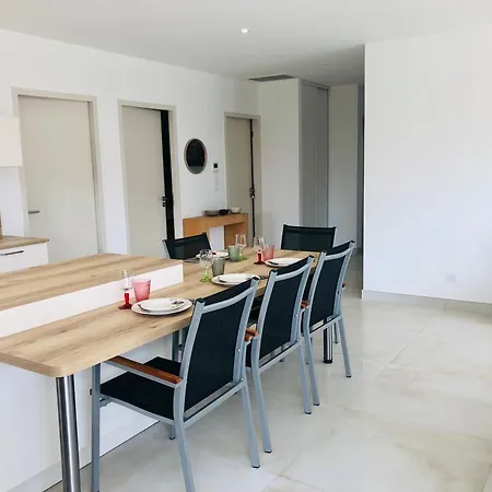 Moderne St Cyprien Village 别墅 *