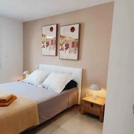 Moderne St Cyprien Village 别墅 圣西普里安