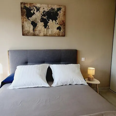 Moderne St Cyprien Village 圣西普里安