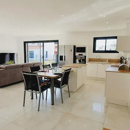 Moderne St Cyprien Village * Saint-Cyprien (Pyrenees-Orientales)