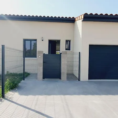 Moderne St Cyprien Village