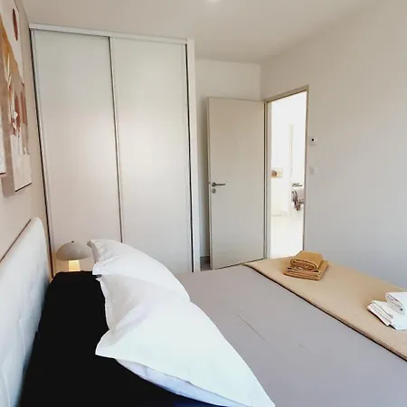 Moderne St Cyprien Village Villa *