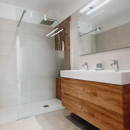 Moderne St Cyprien Village فيلة *