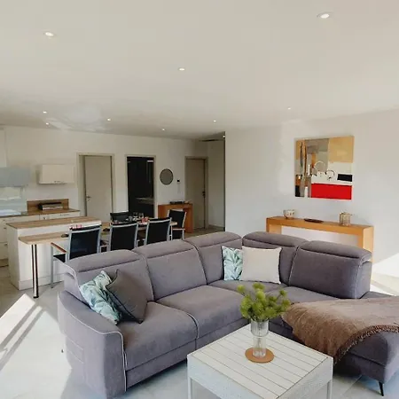 Moderne St Cyprien Village *