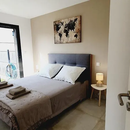 Moderne St Cyprien Village Villa