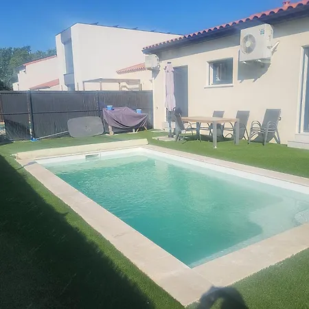 Moderne St Cyprien Village *