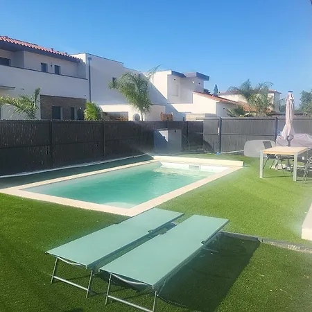 Moderne St Cyprien Village Saint-Cyprien (Pyrenees-Orientales)