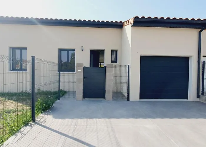 Moderne St Cyprien Village