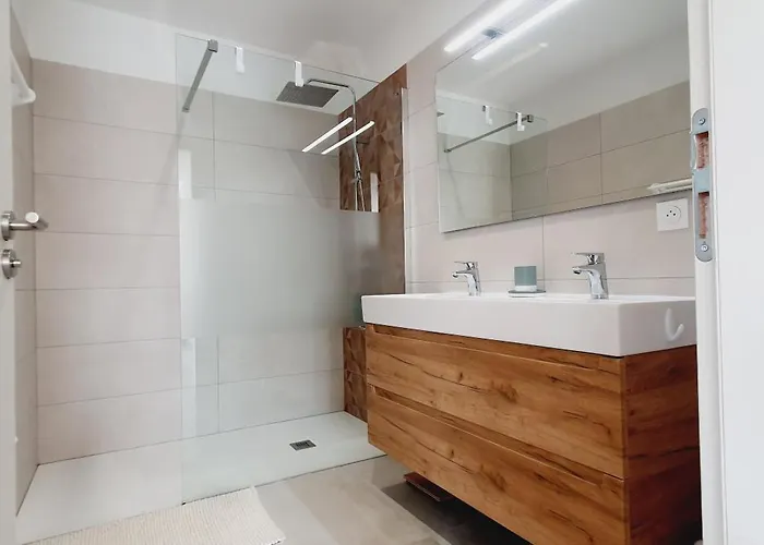 Moderne St Cyprien Village Villa *