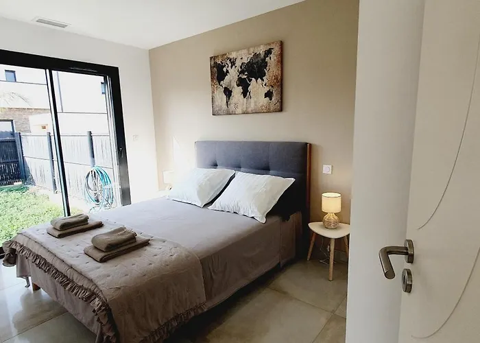 Moderne St Cyprien Village Villa