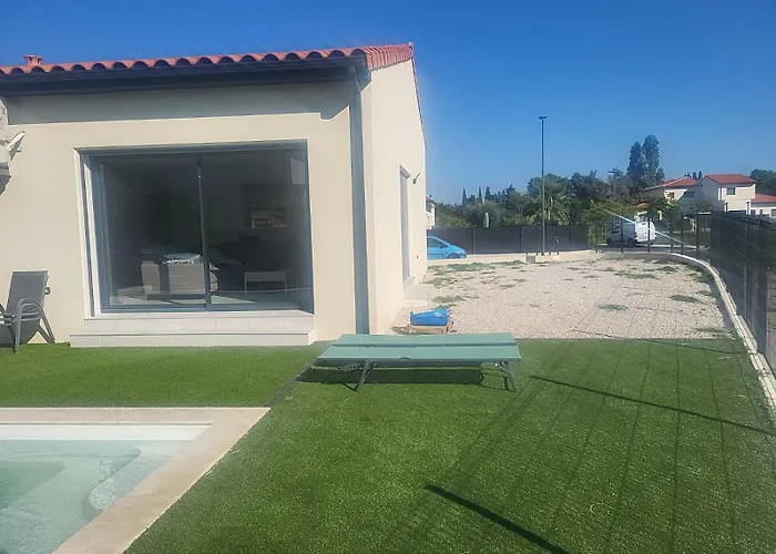 Moderne St Cyprien Village Villa *