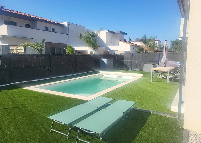 Moderne St Cyprien Village Saint-Cyprien (Pyrenees-Orientales)